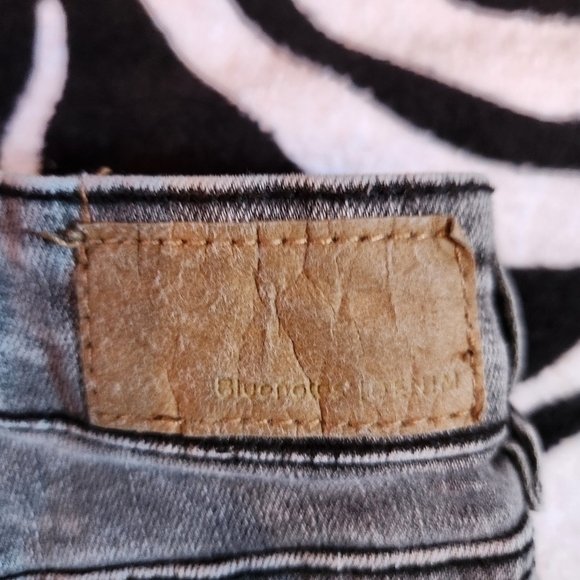 BLACK distressed acid wash stretchy ripped jeans punk emo y2k - Picture 7 of 9